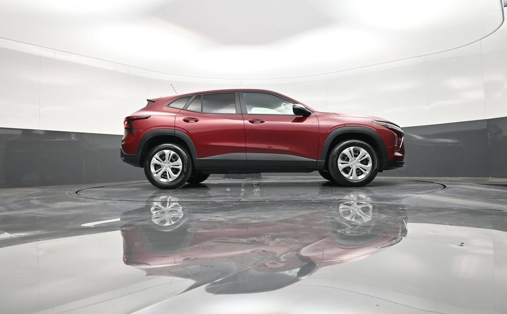 Used 2025 Chevrolet Trax LS FWD image 27