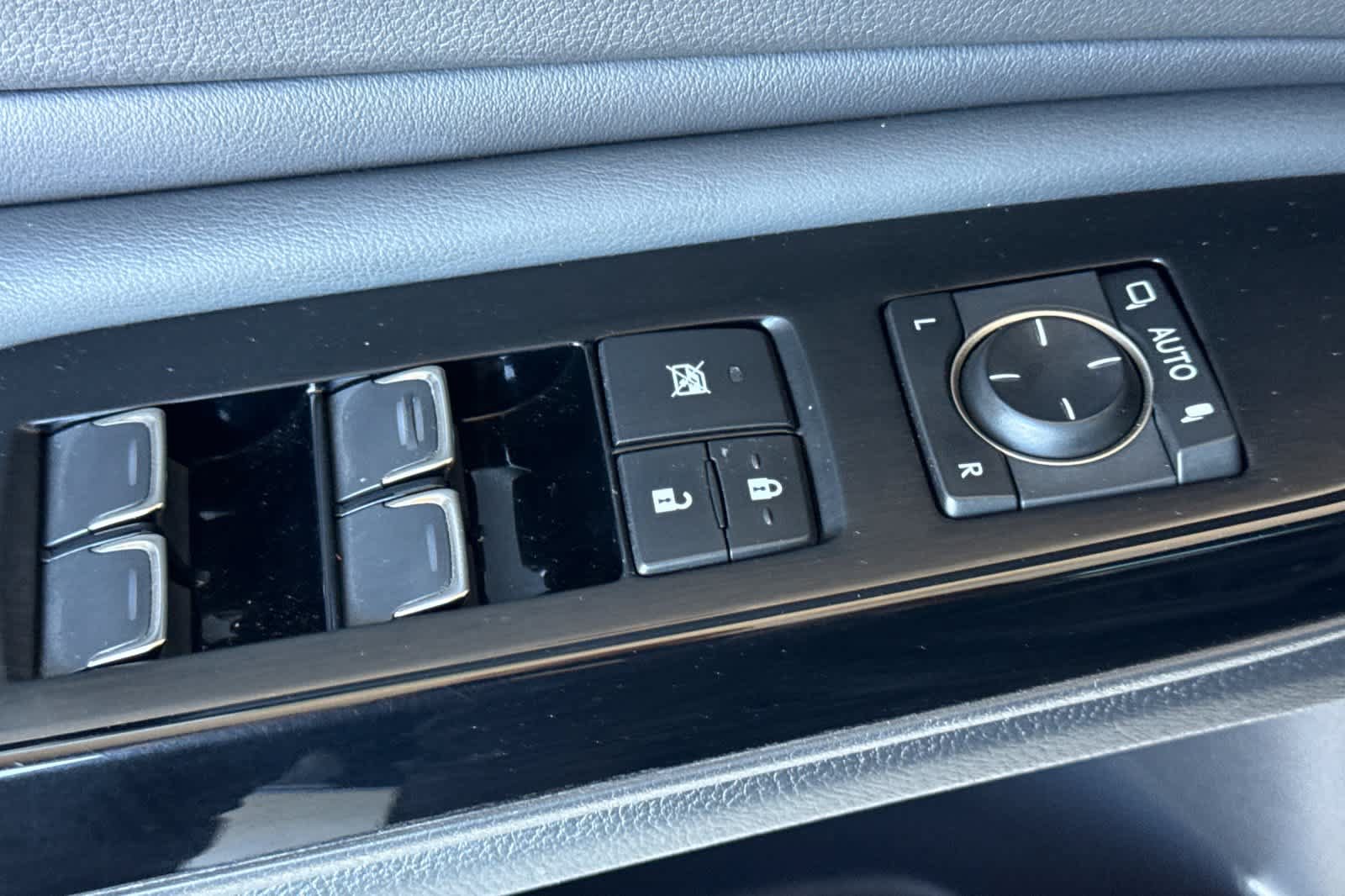 Used 2022 Lexus ES 300h w/ Premium Package FWD image 13