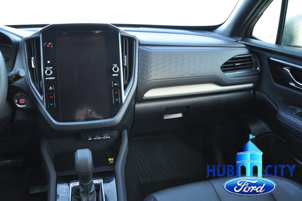 Used 2025 Subaru Forester Limited AWD/4WD image 19