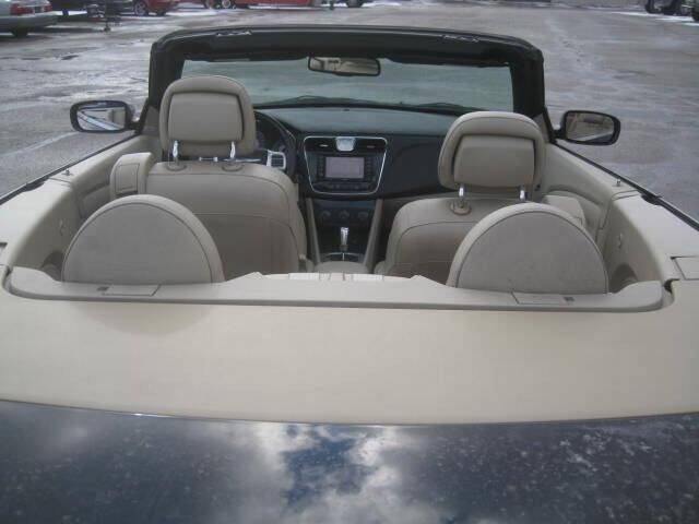Used 2011 Chrysler 200 Limited FWD image 21