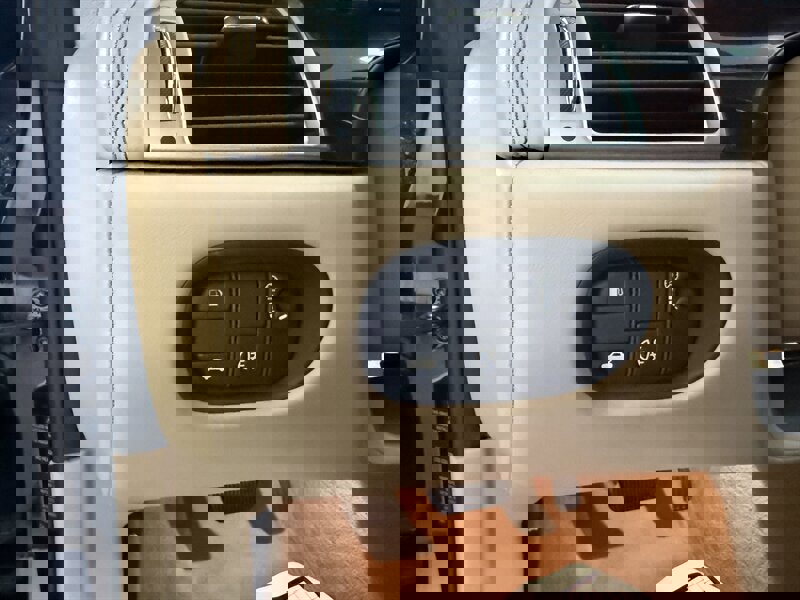 Used 2011 Jaguar XK Convertible image 15