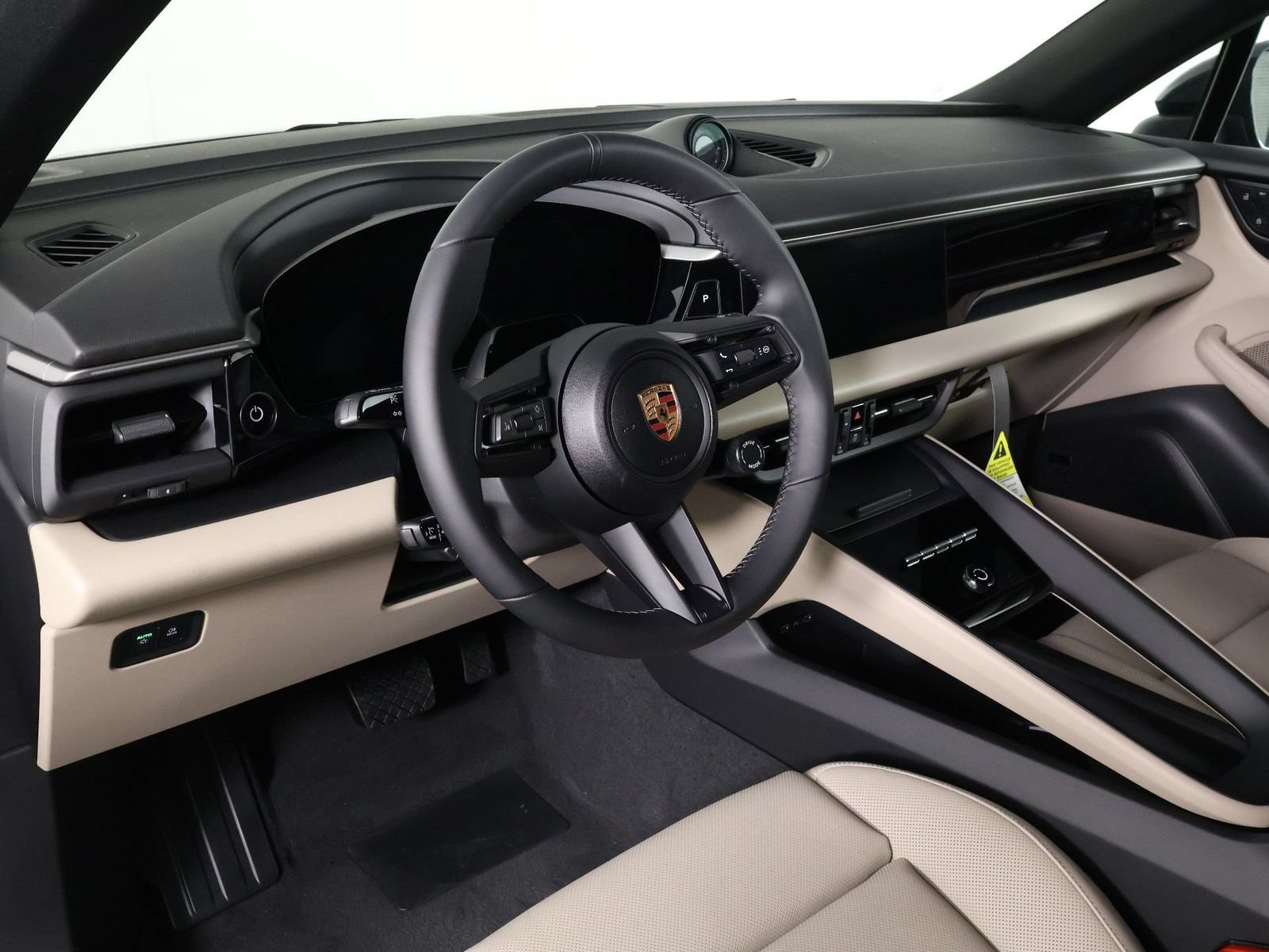 New 2026 Porsche Macan Electric RWD image 4