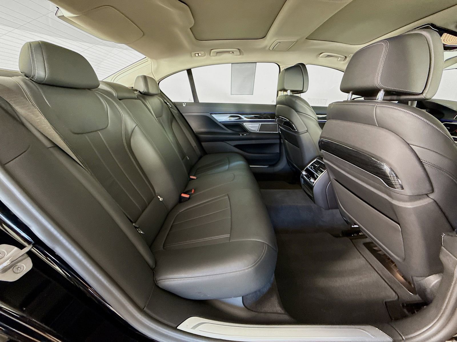 Certified 2022 BMW 740i RWD image 29