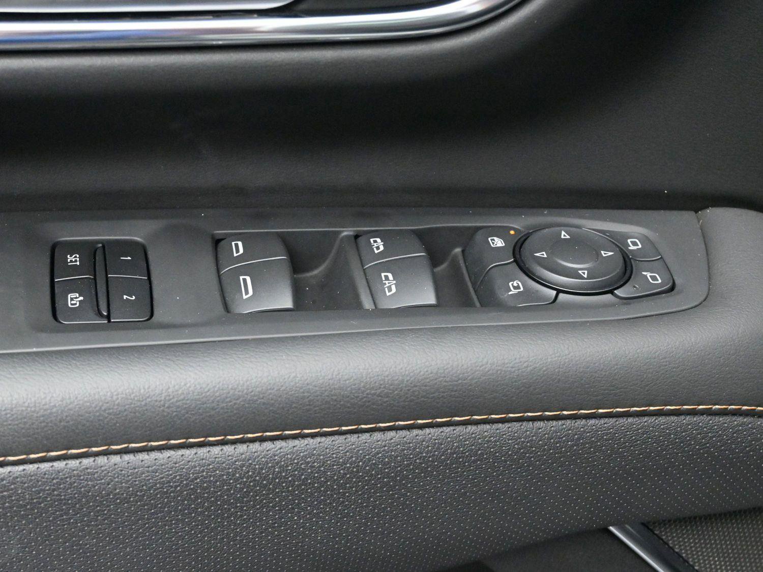 Used 2023 GMC Yukon XL AT4 w/ AT4 Premium Plus Package AWD/4WD image 14