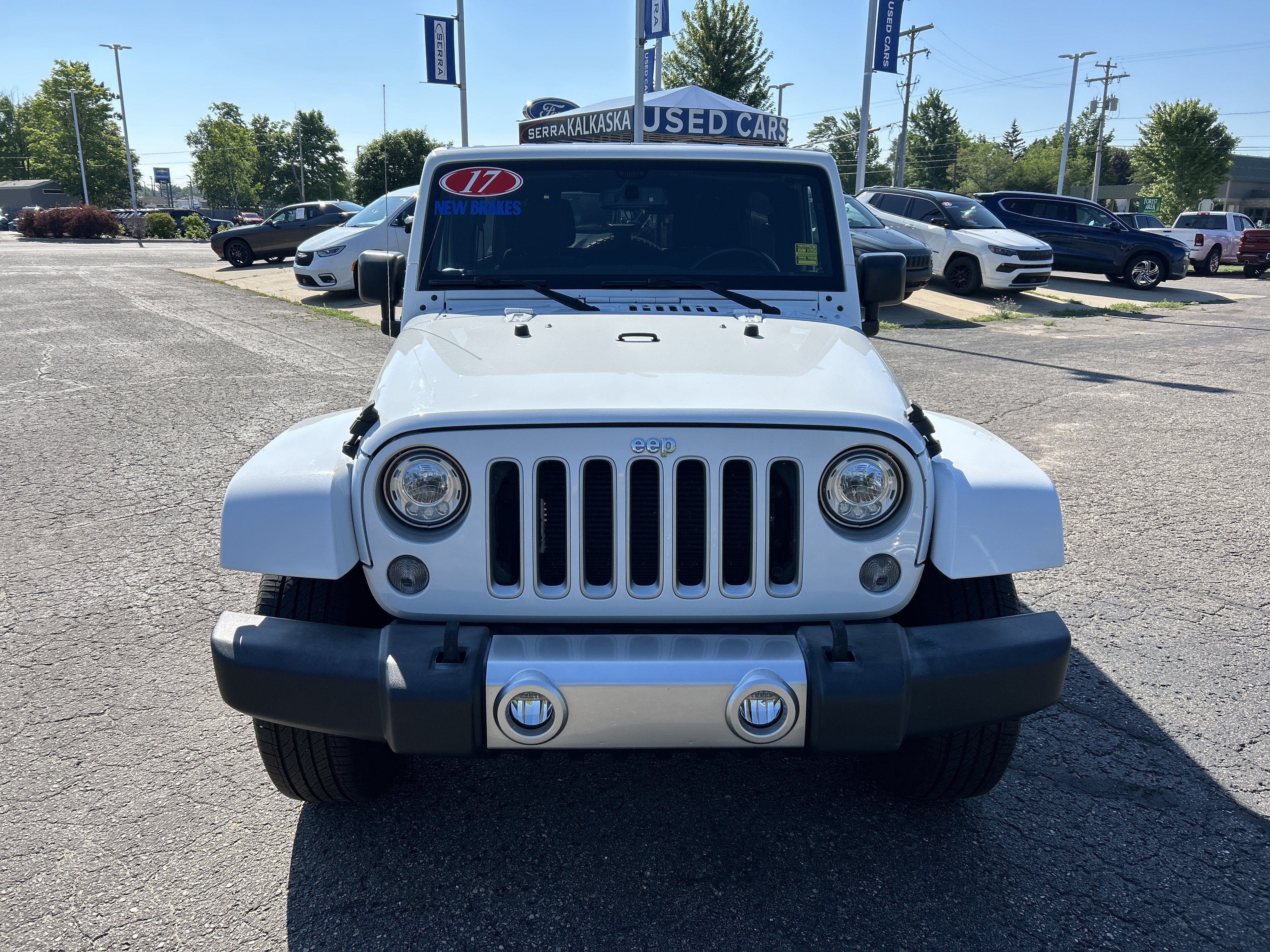 Used 2017 Jeep Wrangler Unlimited Sahara w/ Connectivity Group AWD/4WD image 8