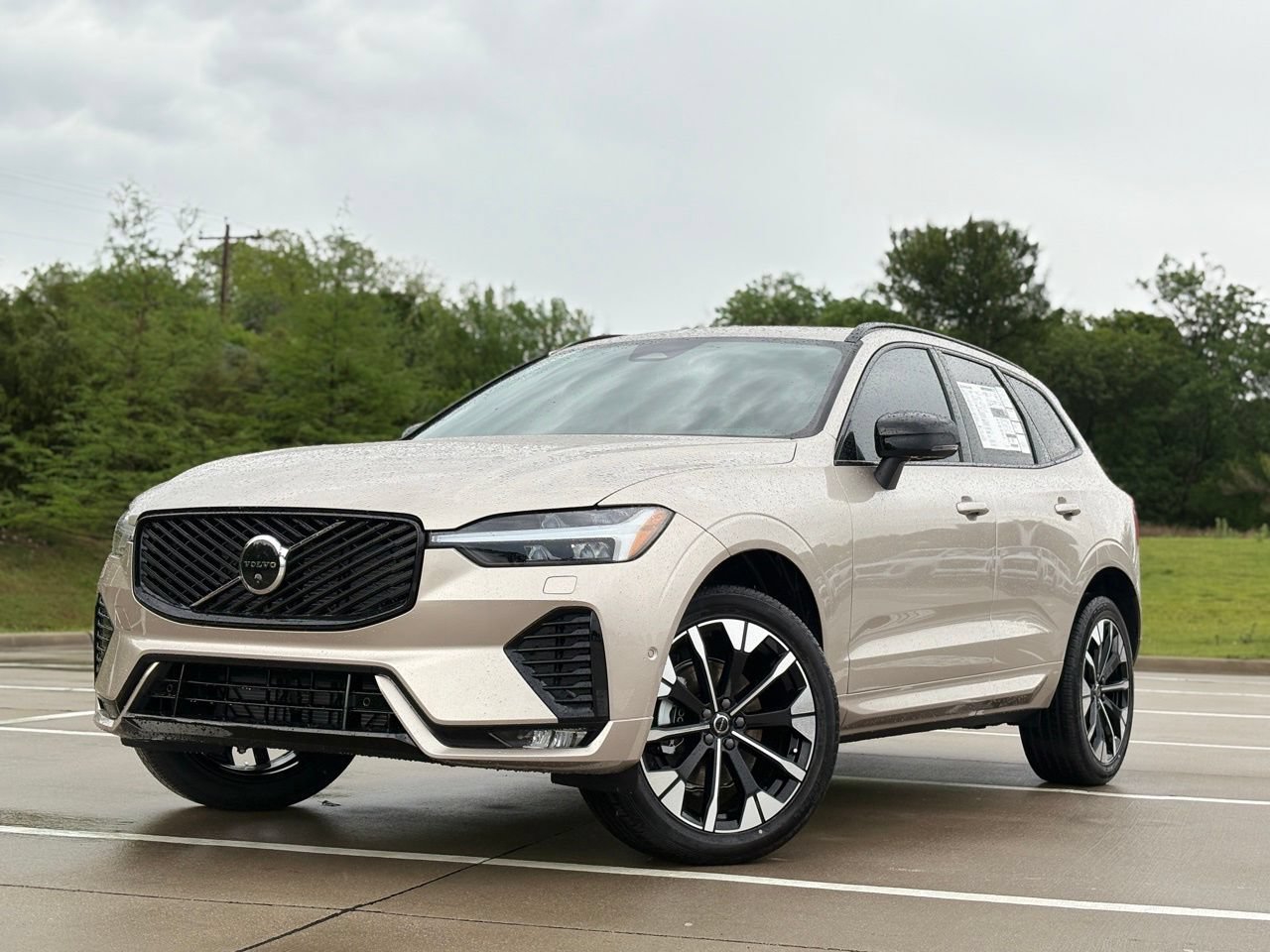 New 2026 Volvo XC60 B5 Plus w/ Protection Package Premier AWD/4WD image 2