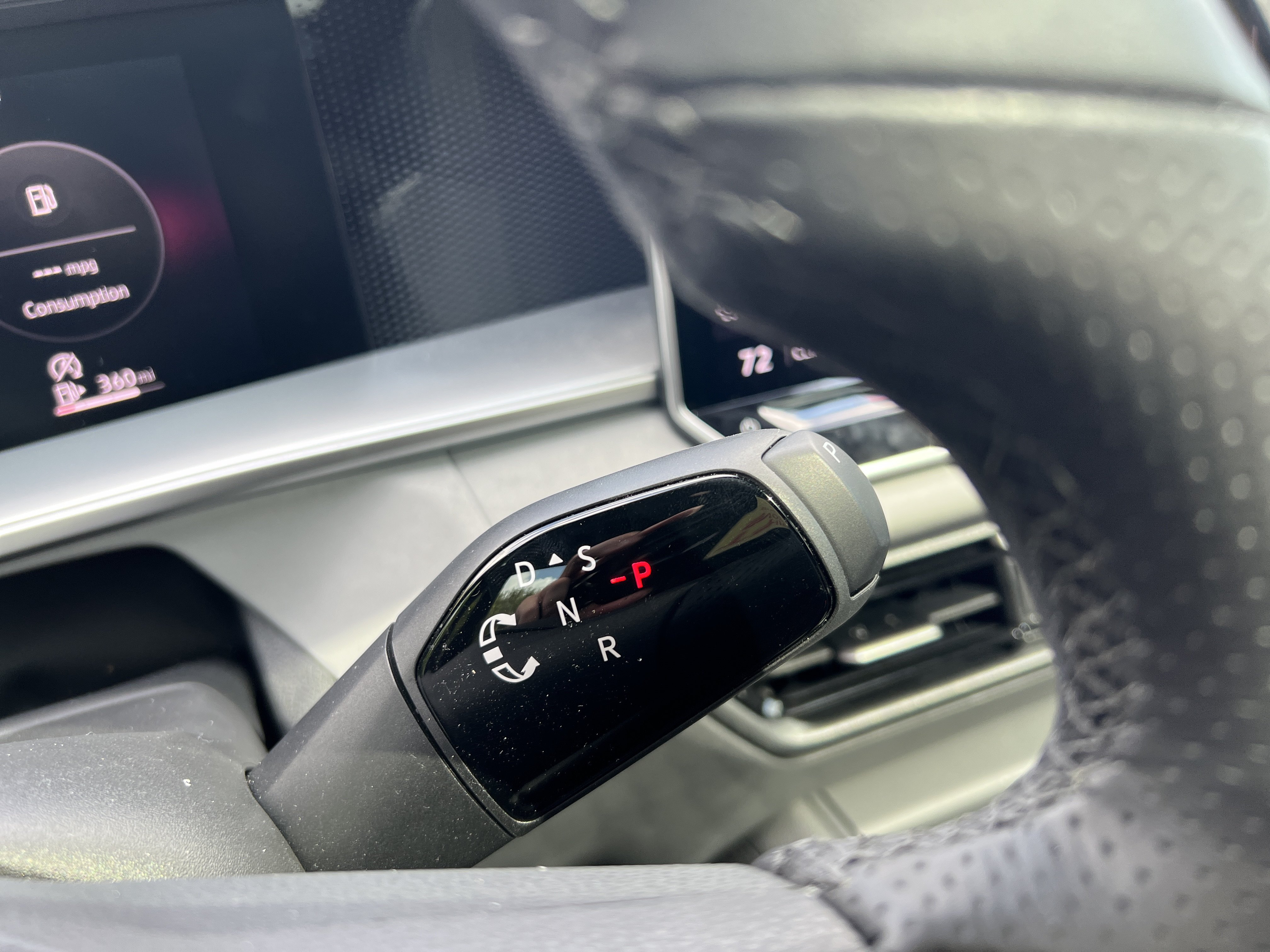 Certified 2026 Volkswagen Tiguan SE R-Line FWD image 21