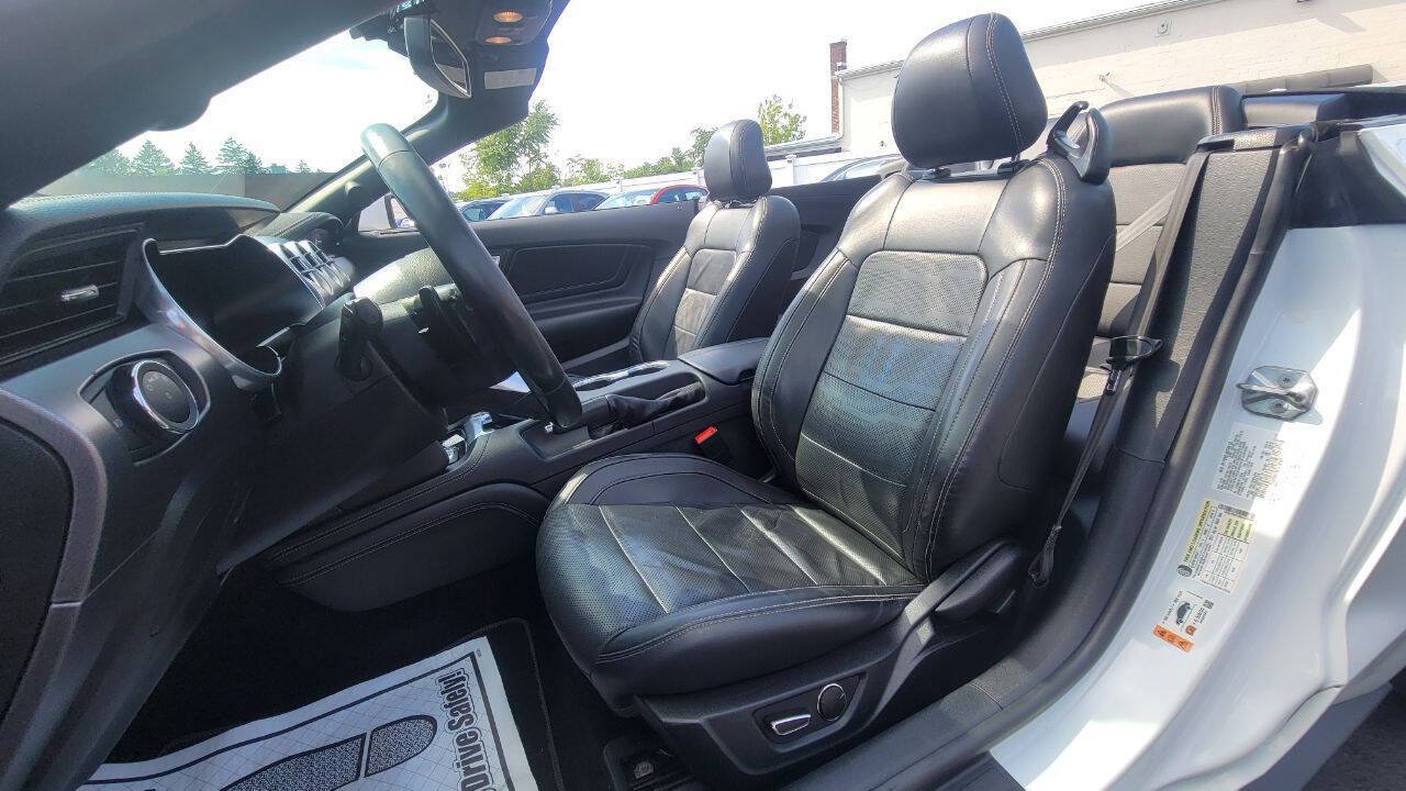 Used 2019 Ford Mustang GT Premium w/ Equipment Group 401A RWD image 21