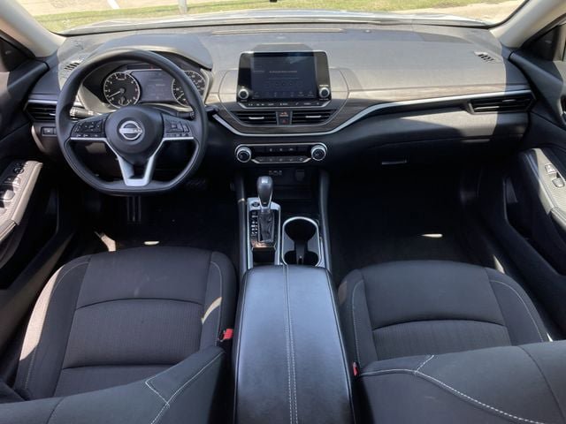 Used 2024 Nissan Altima 2.5 SV FWD image 10