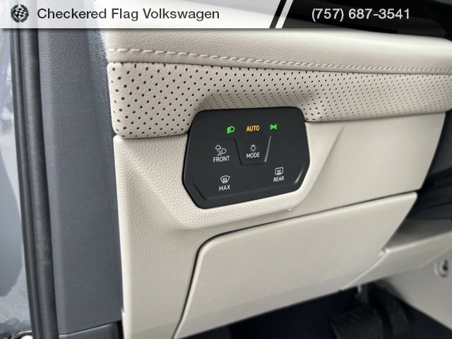 New 2025 Volkswagen Atlas SE image 32