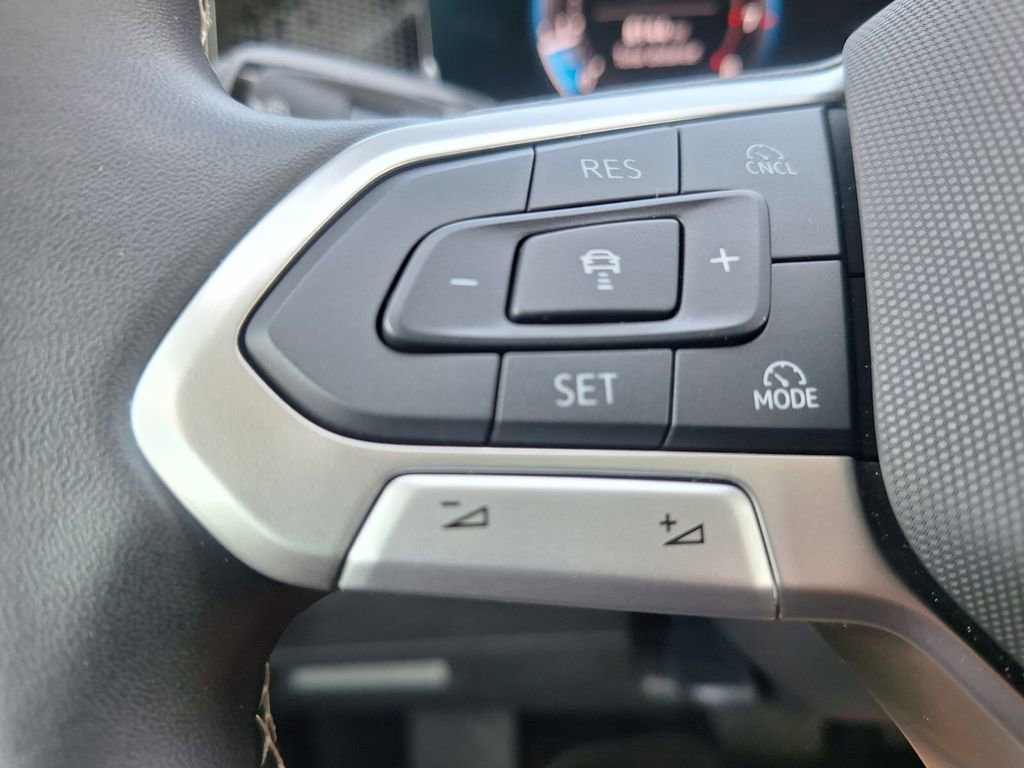 Used 2025 Volkswagen Tiguan S image 13