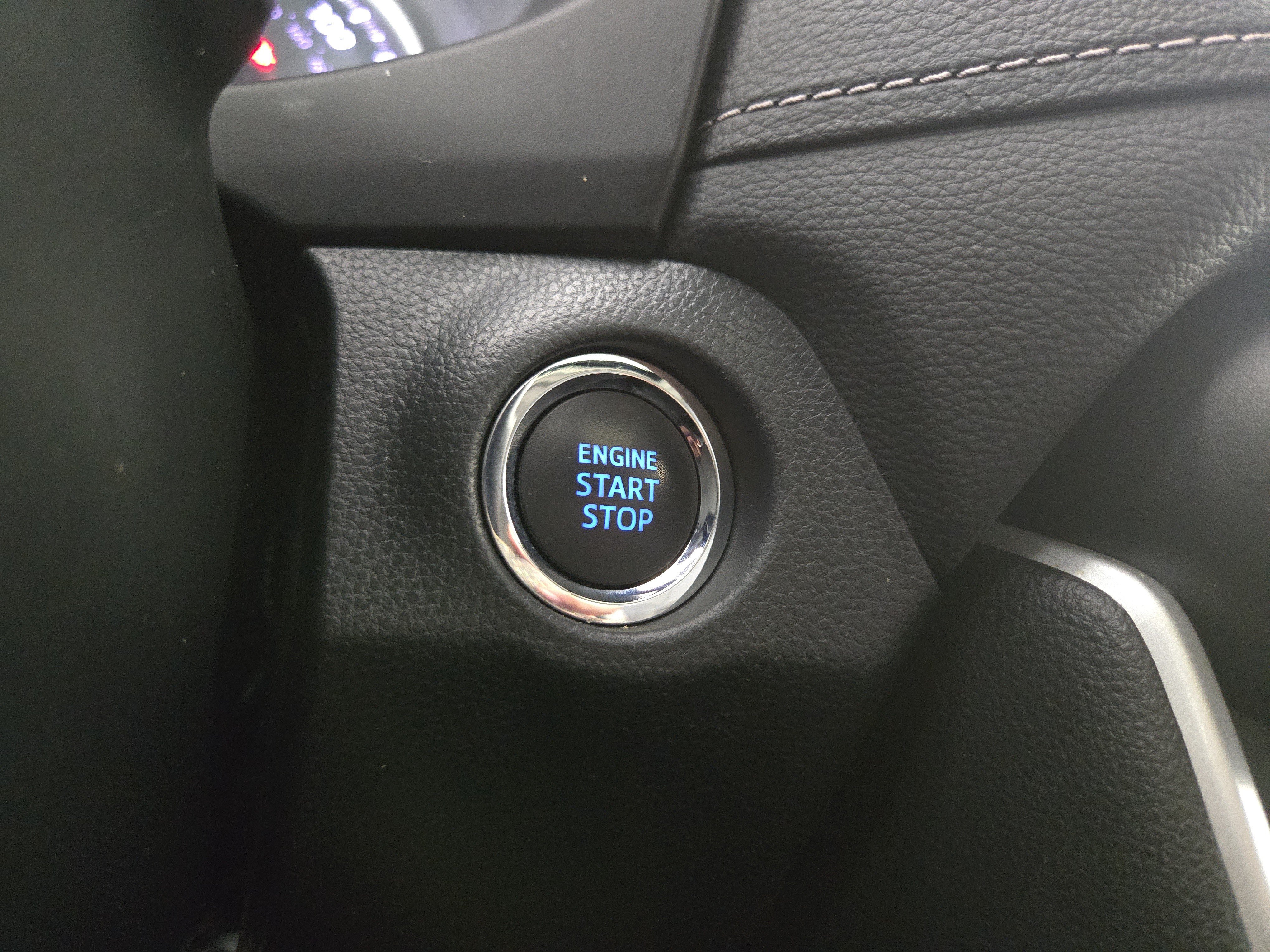 Used 2021 Toyota RAV4 XLE Premium AWD/4WD image 25