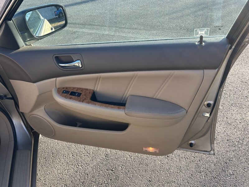 Used 2005 Honda Accord EX image 16