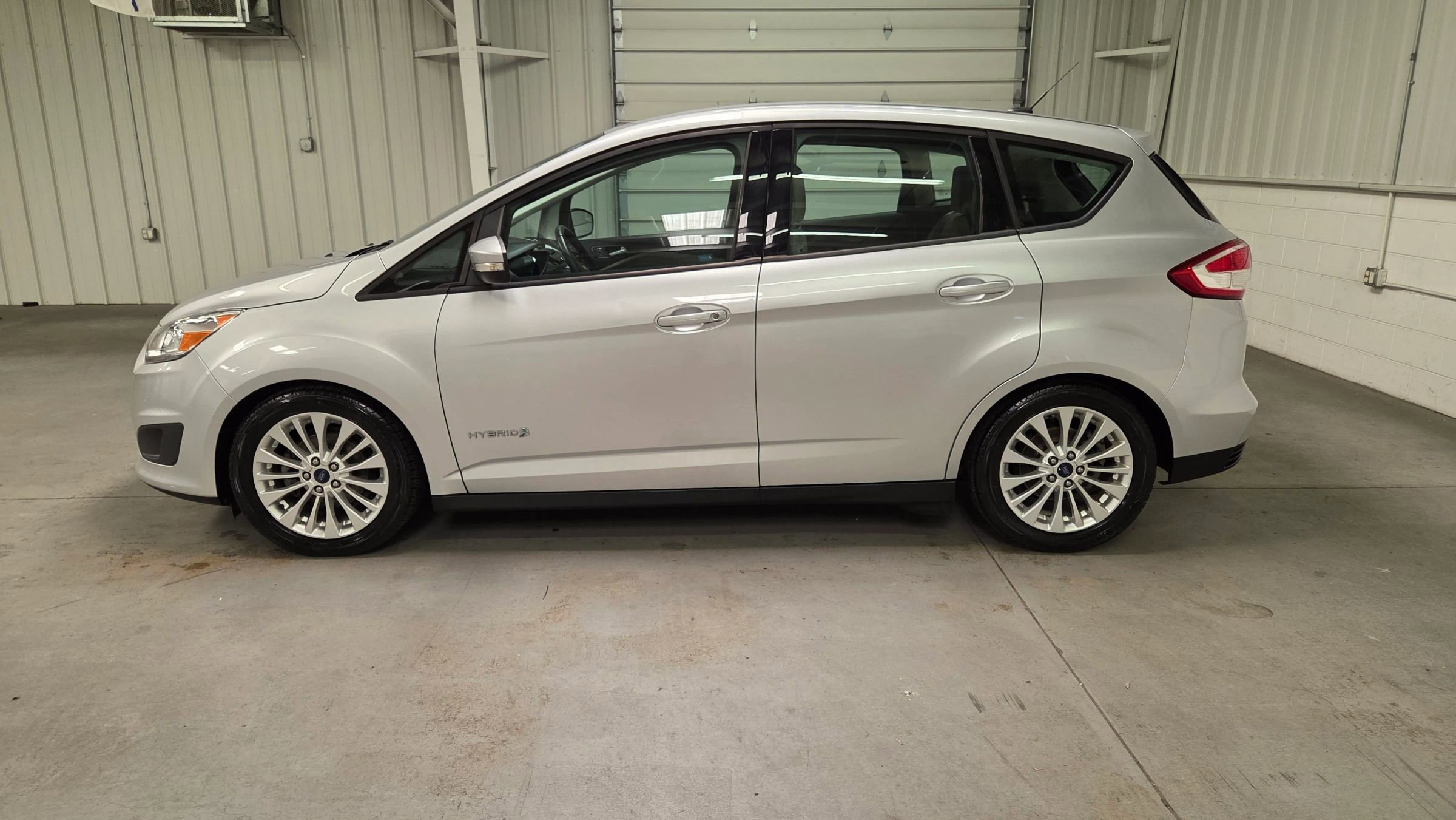 Used 2017 Ford C-MAX SE FWD image 3