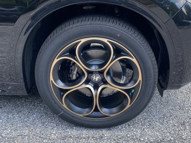 New 2025 Alfa Romeo Stelvio Sprint image 12