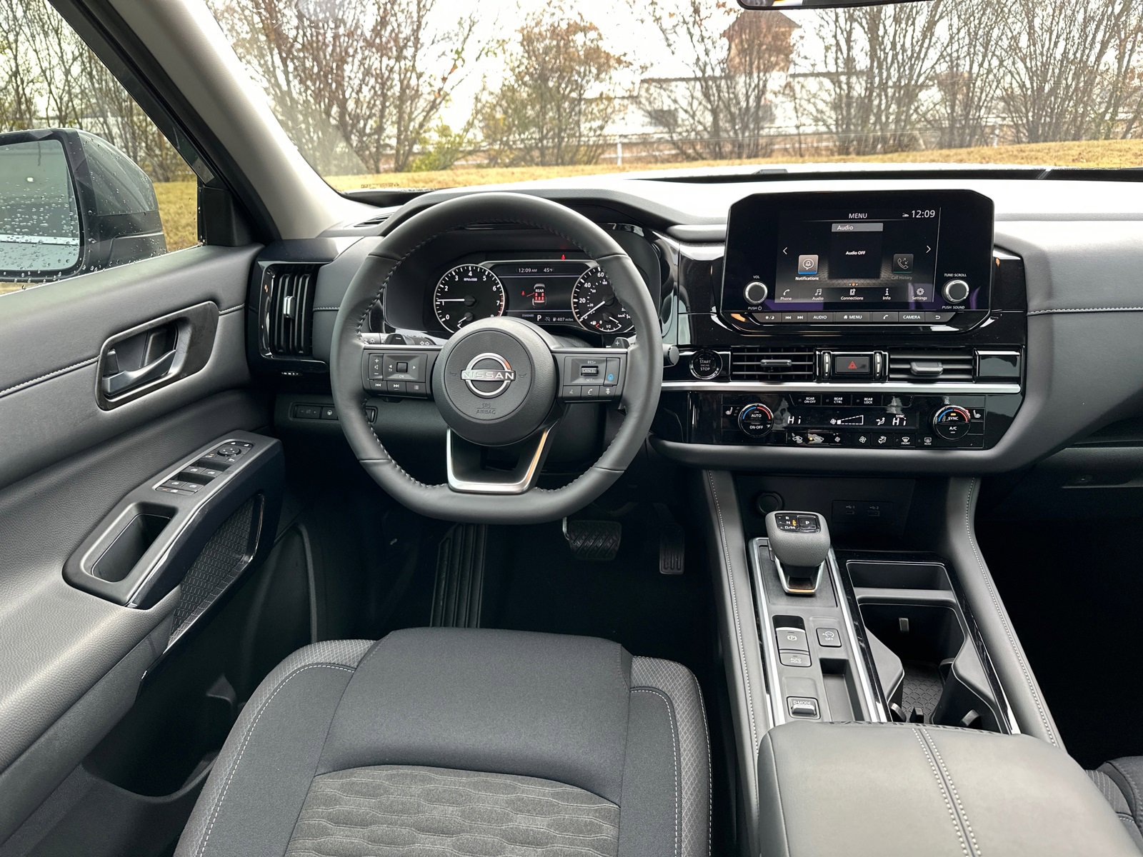 New 2025 Nissan Pathfinder SV w/ SV Premium Package image 25