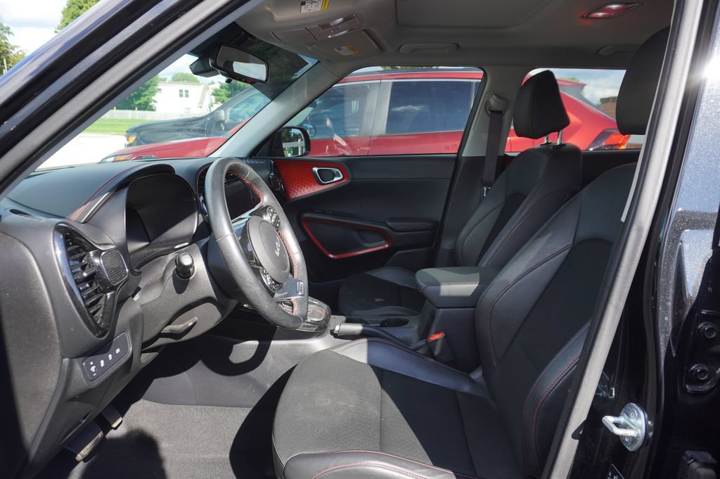 Used 2024 Kia Soul GT-Line FWD image 2