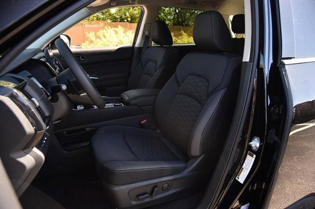 New 2025 Nissan Pathfinder SV image 20
