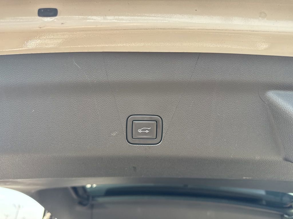 Used 2025 GMC Yukon Denali image 33