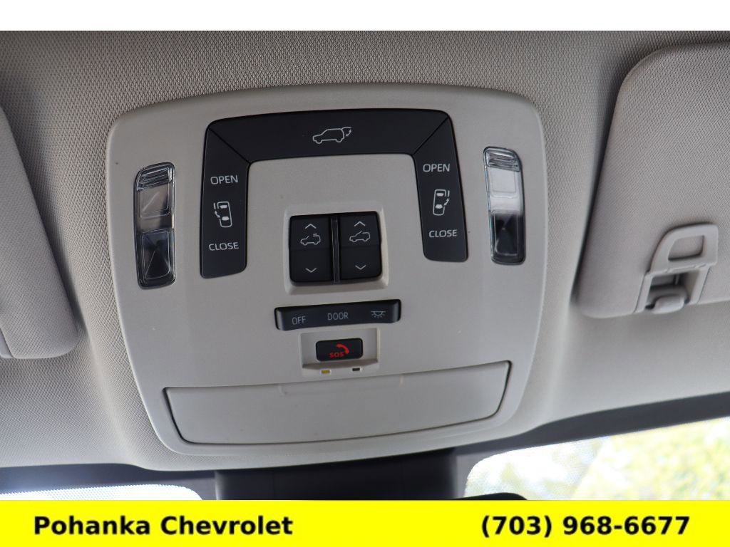 Used 2025 Toyota Sienna XLE w/ XLE Plus Package AWD/4WD image 17
