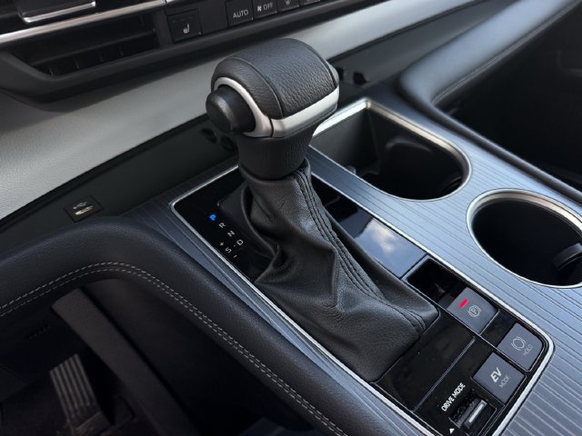 Used 2025 Toyota Sienna XLE FWD image 20