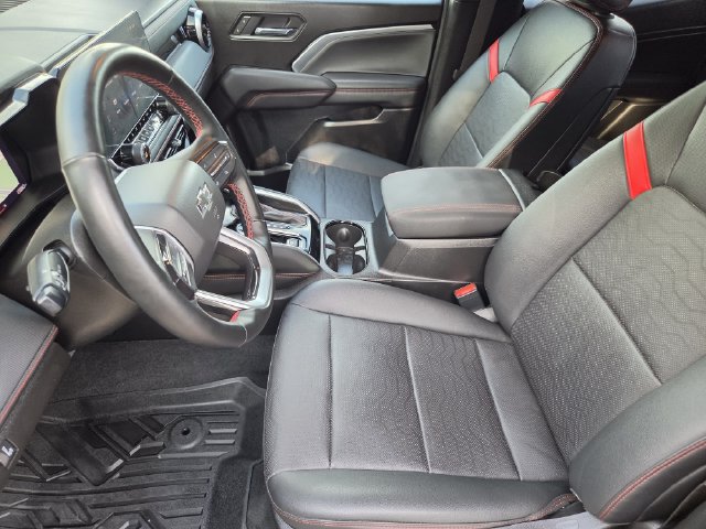 Used 2025 Chevrolet Colorado Z71 w/ Z71 Convenience Package 2 AWD/4WD image 11