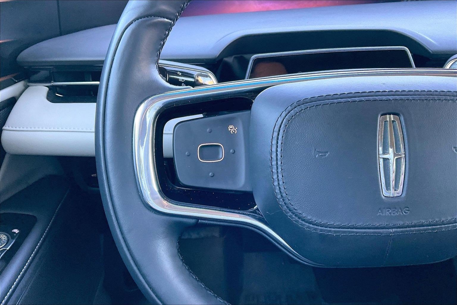 Used 2024 Lincoln Nautilus Reserve w/ Equipment Group 202A image 11