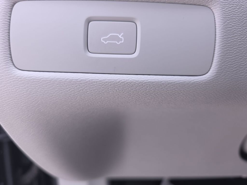 Used 2023 Volvo XC60 B5 Core image 29