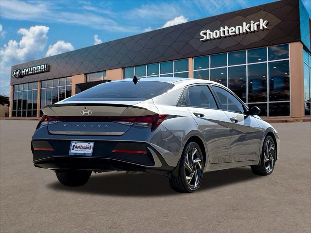 Certified 2025 Hyundai Elantra Sport FWD image 6