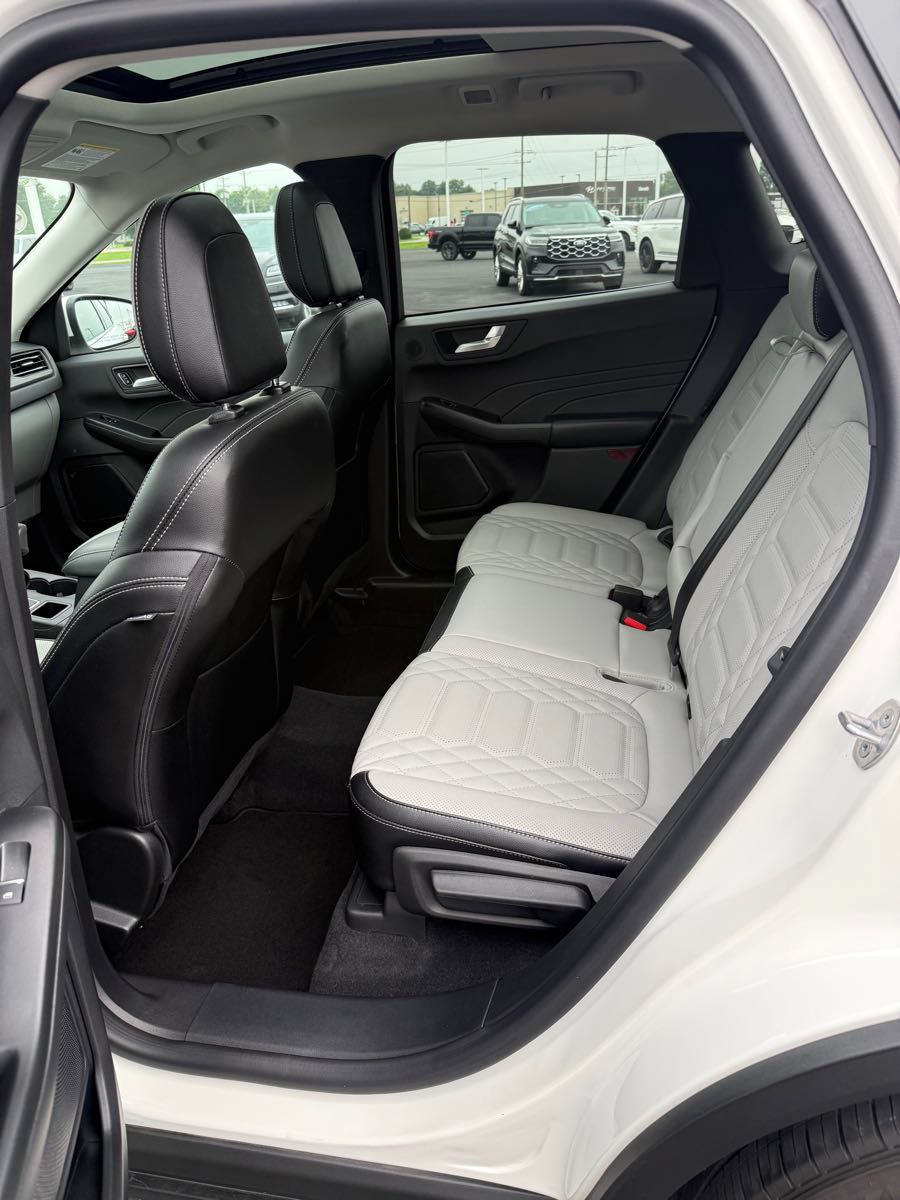Used 2023 Ford Escape Platinum w/ Premium Technology Package AWD/4WD image 11