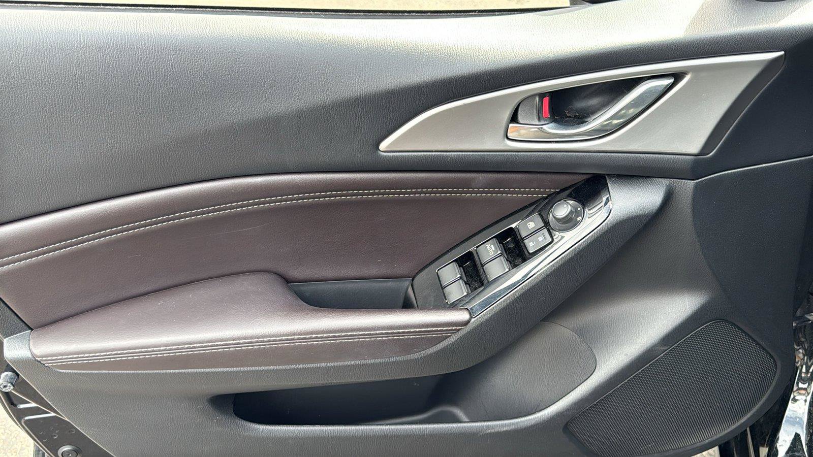 Used 2018 MAZDA MAZDA3 Touring FWD image 8