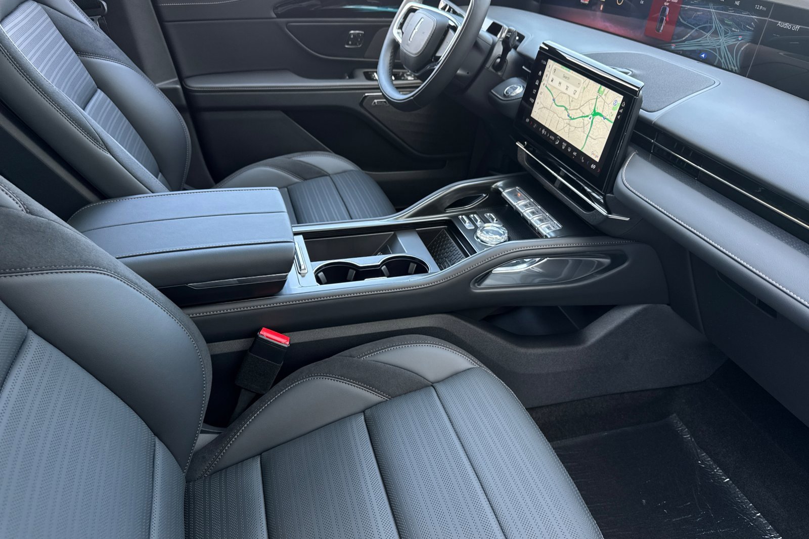 New 2025 Lincoln Nautilus Reserve w/ Jet Appearance Package image 15