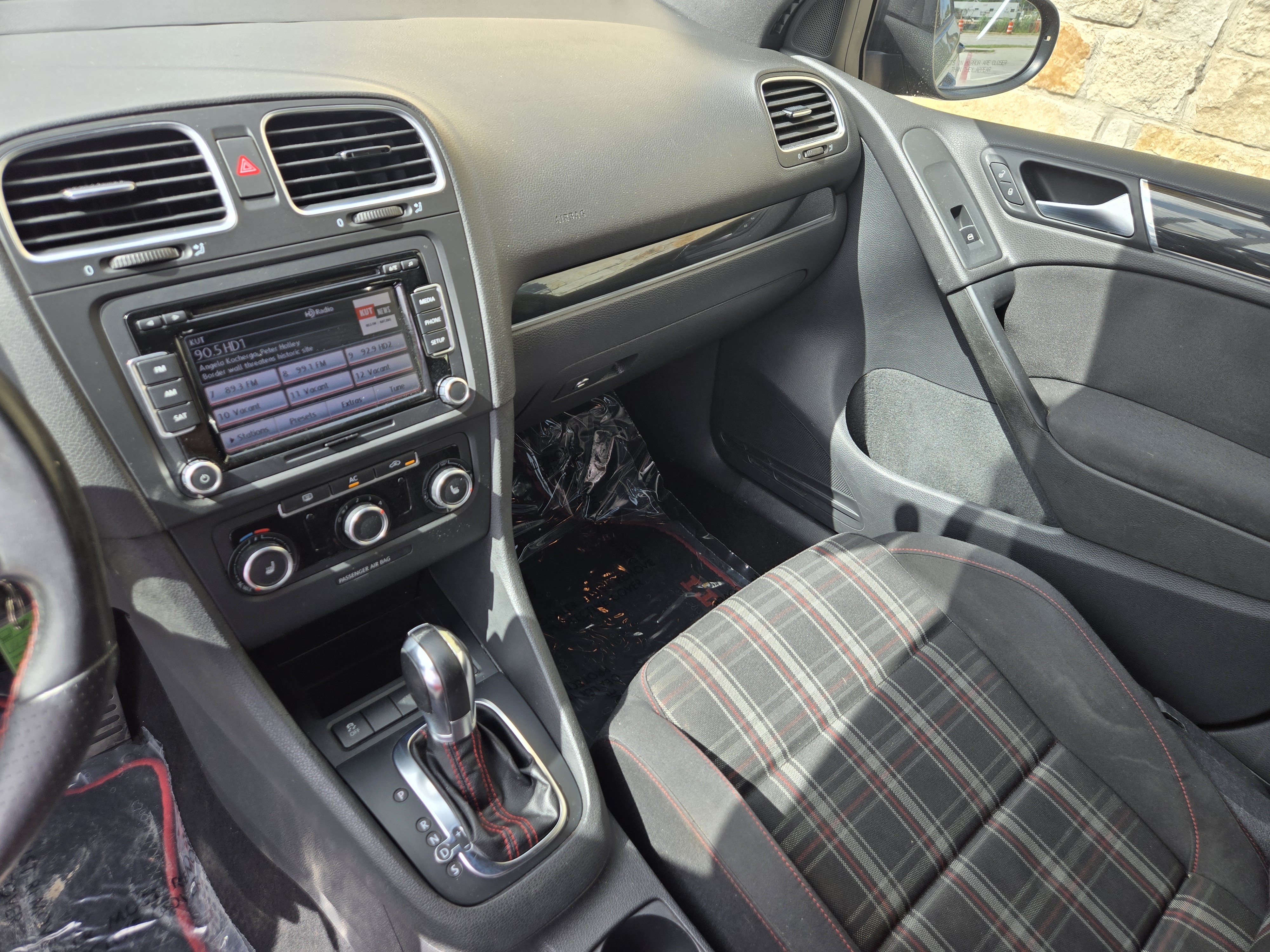 Used 2012 Volkswagen Golf 4-Door FWD image 13