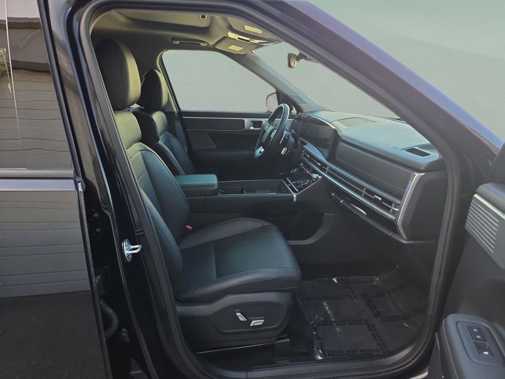 Used 2025 Hyundai Santa Fe Limited image 28