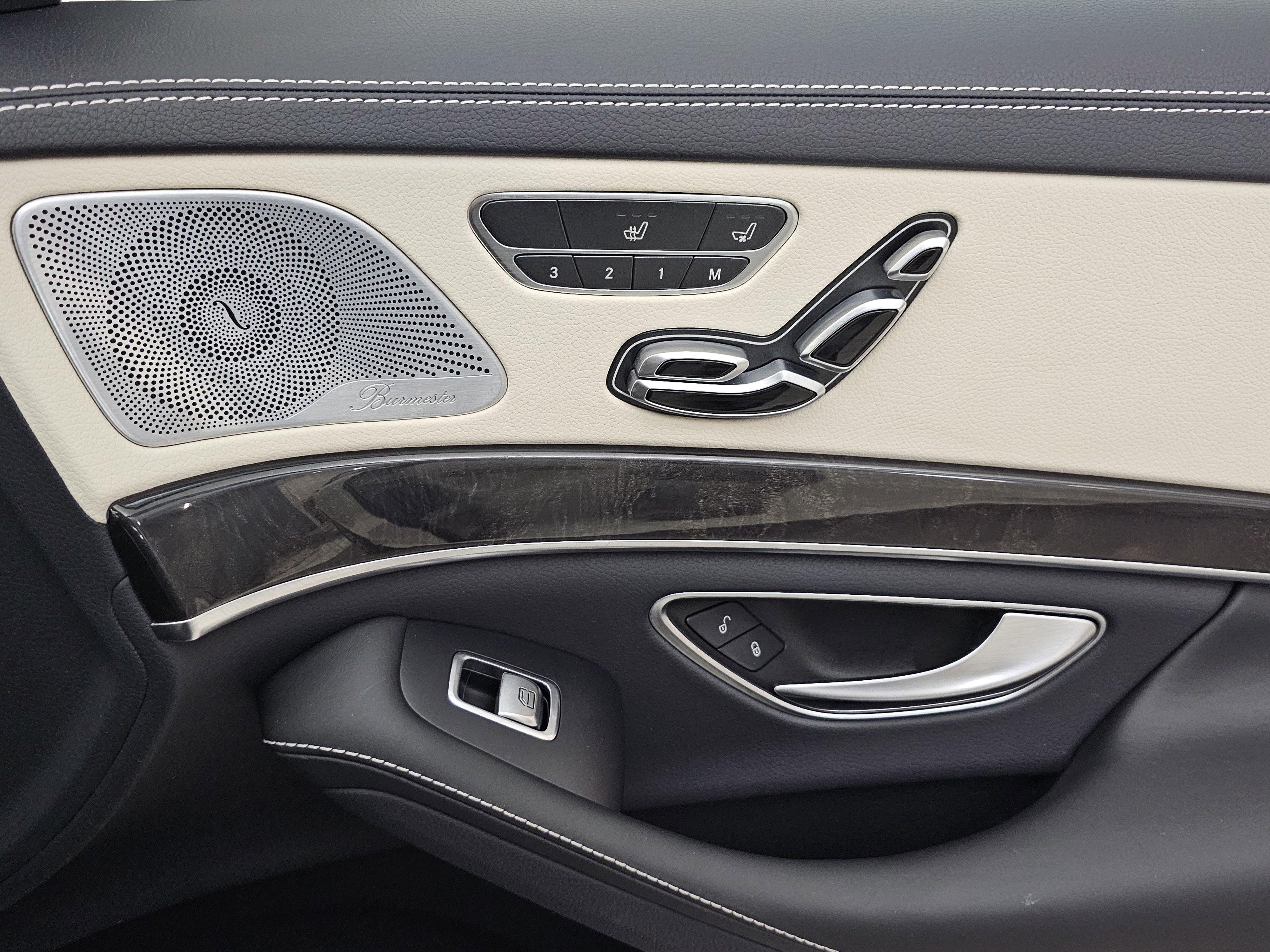 Used 2019 Mercedes-Benz S 560 Sedan image 18