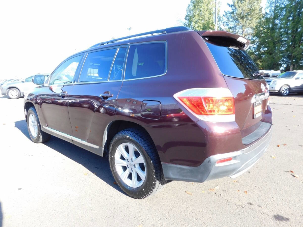 Used 2012 Toyota Highlander SE w/ Tow Pkg AWD/4WD image 3
