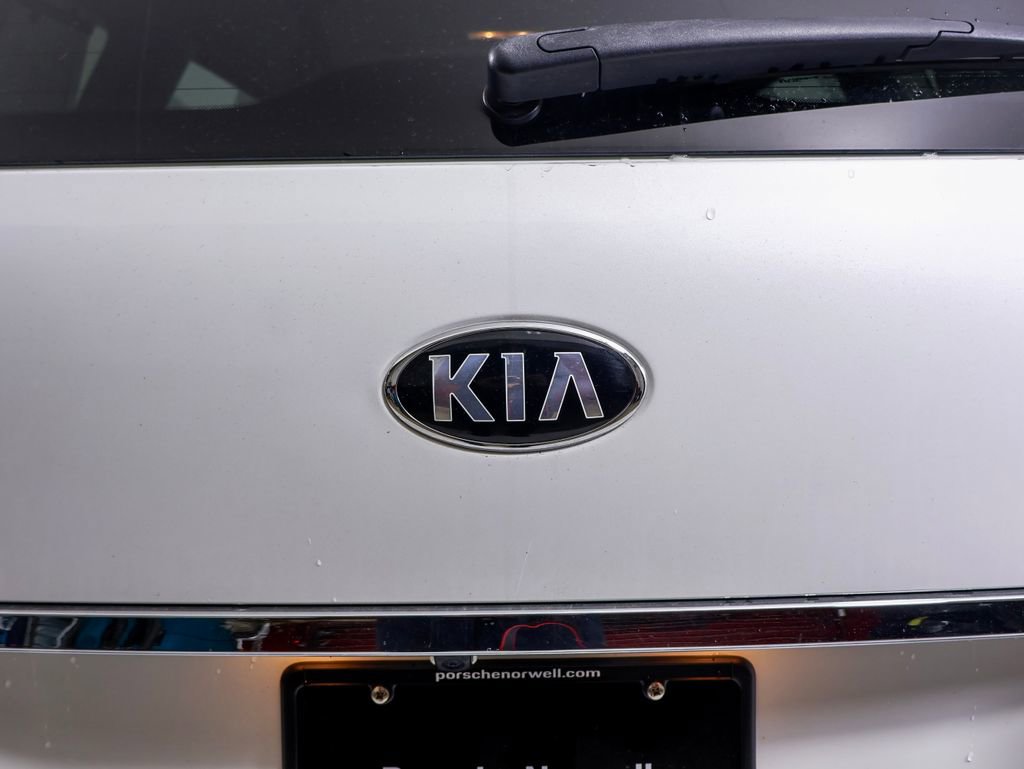 Used 2021 Kia Sedona EX image 4