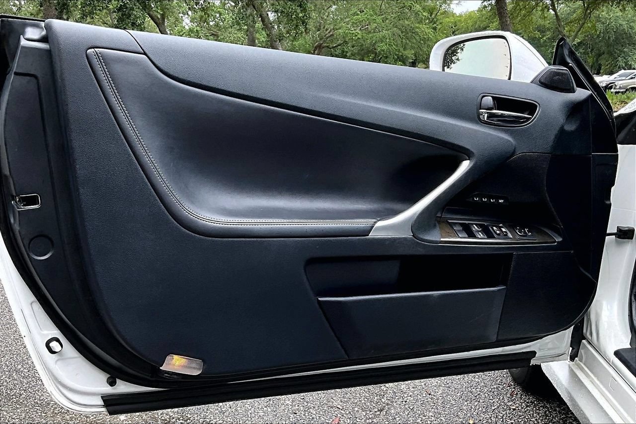Used 2014 Lexus IS 250C w/ Luxury Package RWD image 16