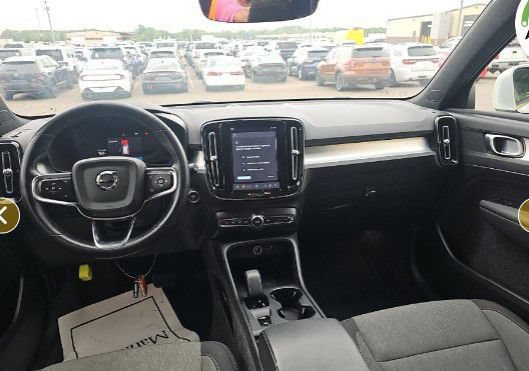 Used 2024 Volvo XC40 B5 Core AWD/4WD image 2