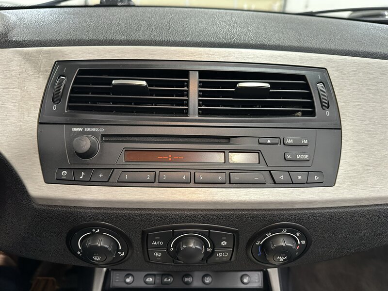 Used 2005 BMW Z4 3.0i RWD image 15