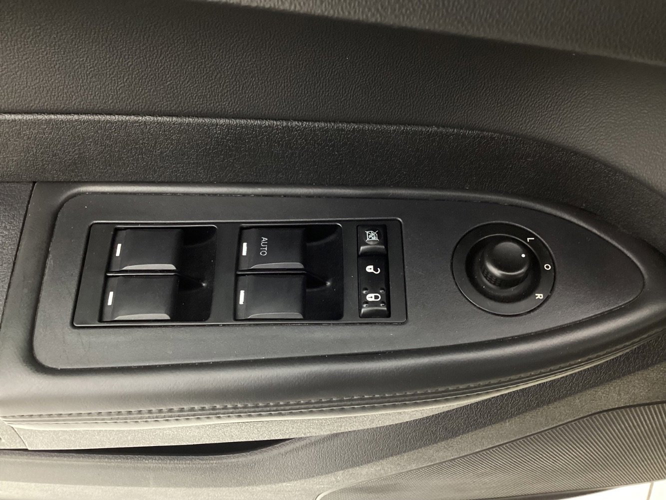 Used 2009 Chrysler 300 C image 36