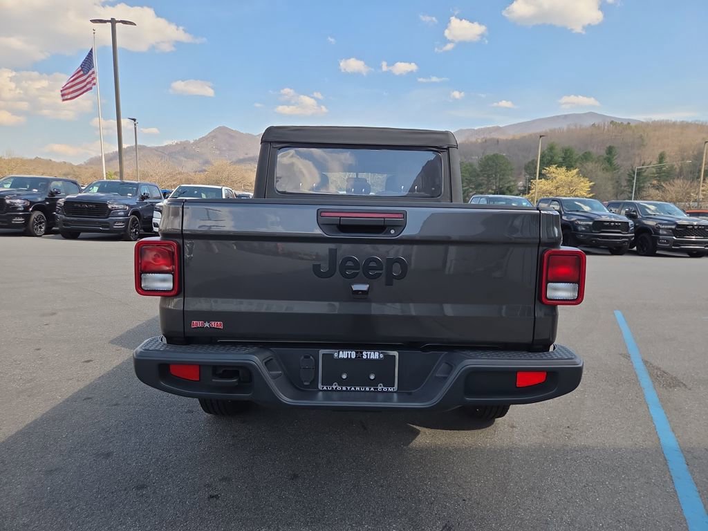 Used 2023 Jeep Gladiator Sport w/ Off Road Group image 5