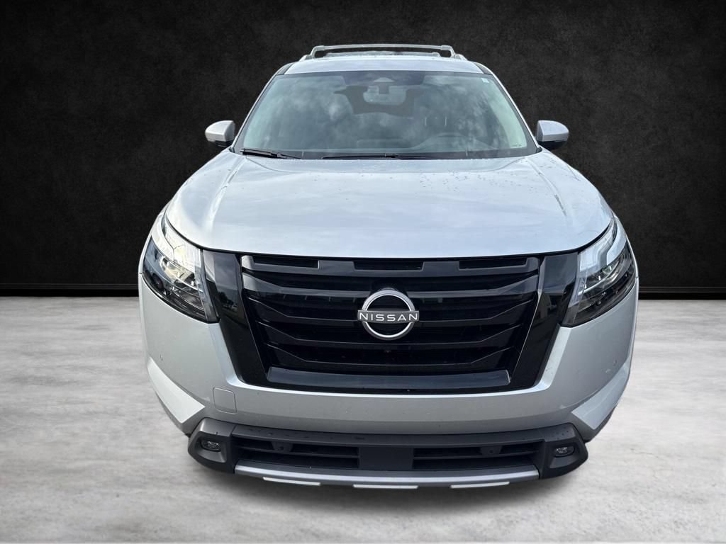Used 2025 Nissan Pathfinder SL w/ Black Appearance Package FWD image 11