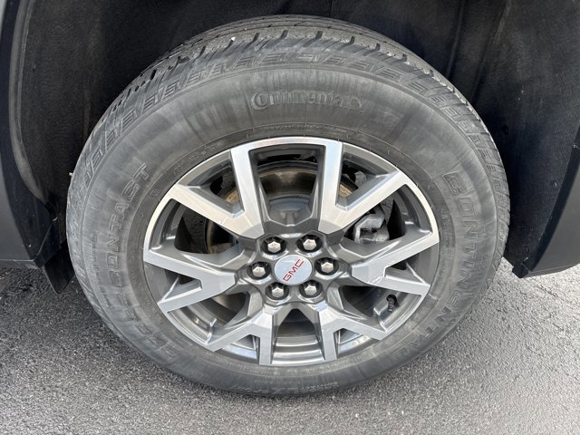 Used 2023 GMC Acadia SLE w/ Driver Convenience Package image 4