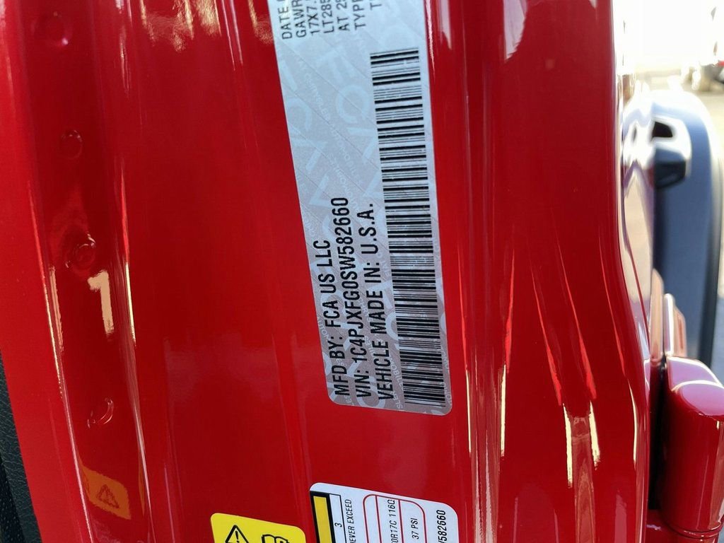 Used 2025 Jeep Wrangler Rubicon w/ Convenience Group image 11