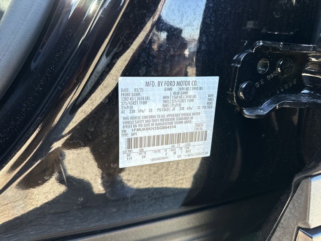 Used 2025 Ford Explorer ST-Line w/ ST-Line Street Pack image 39