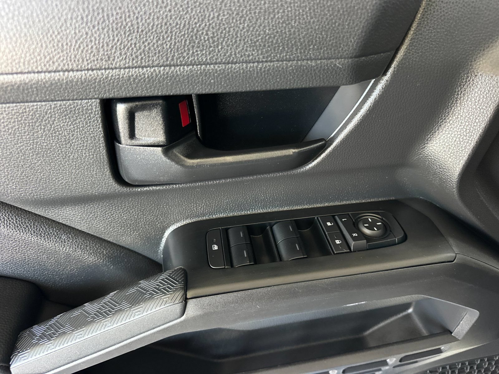Used 2025 Toyota Tacoma SR5 AWD/4WD image 10