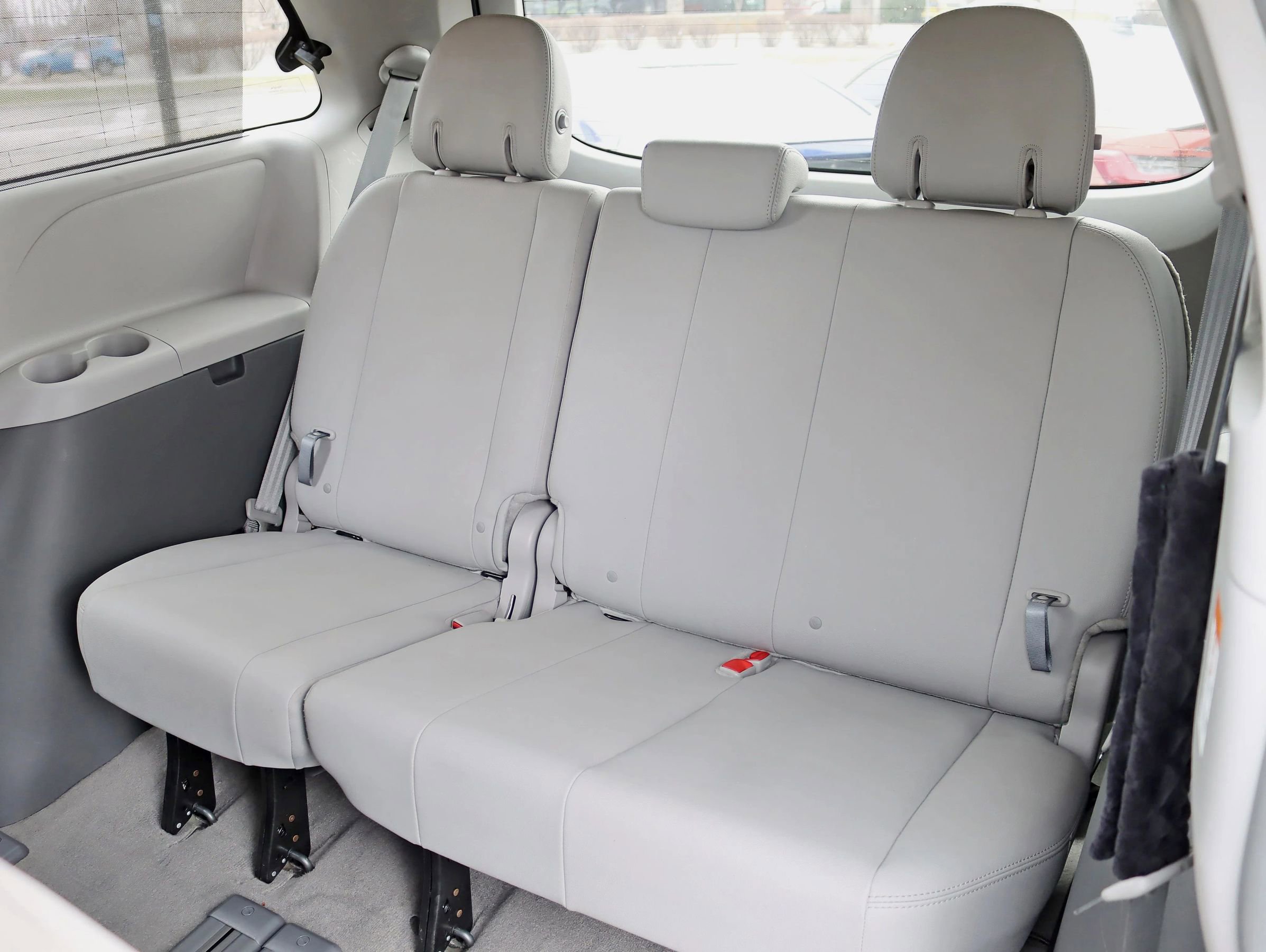 Used 2018 Toyota Sienna XLE w/ XLE Navigation Package FWD image 30