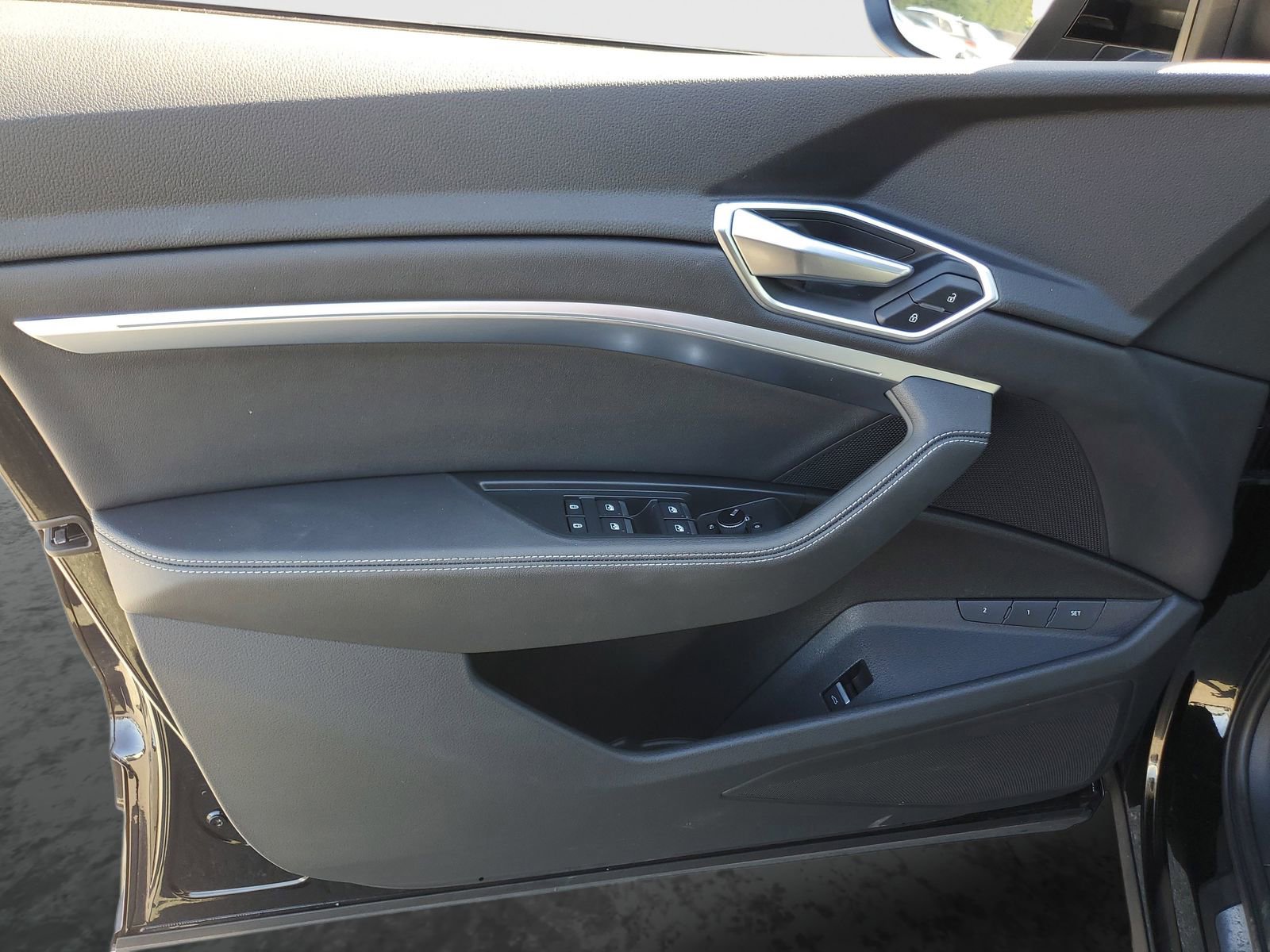 Used 2023 Audi e-tron Premium image 20