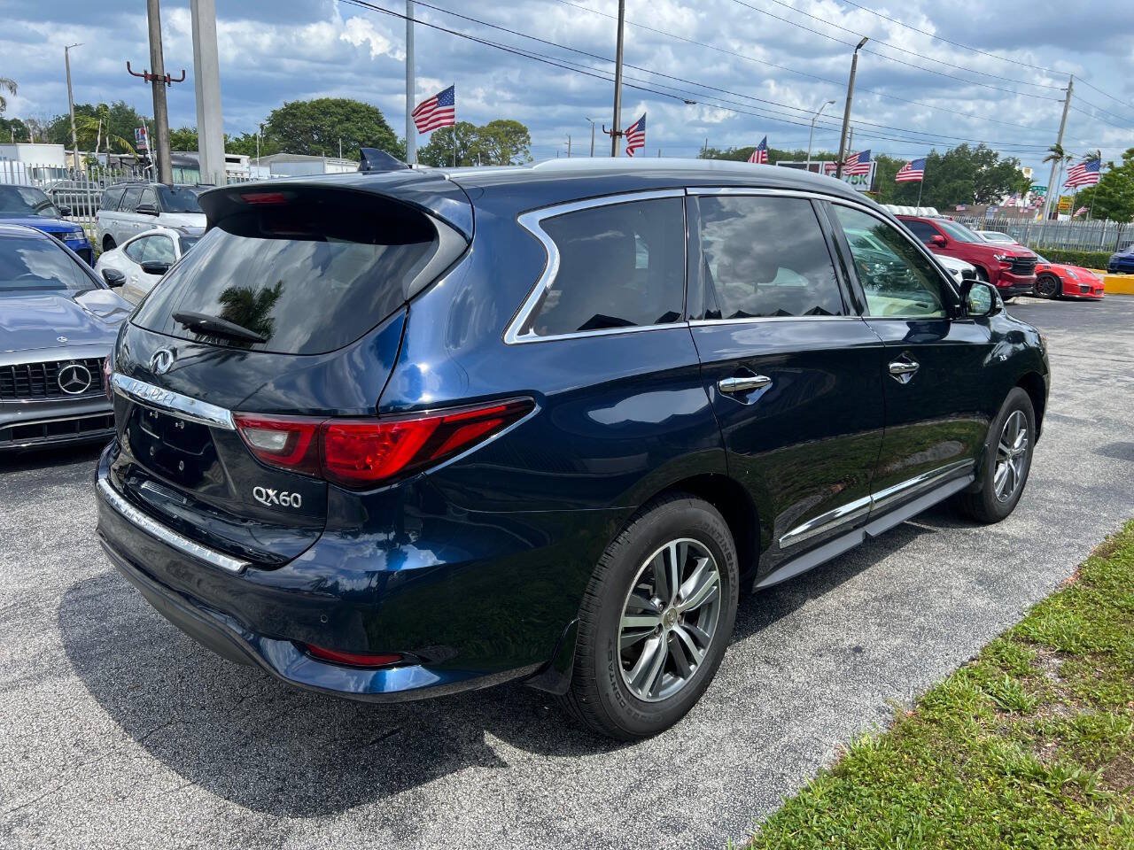Used 2020 INFINITI QX60 Luxe w/ Essential Package FWD image 5